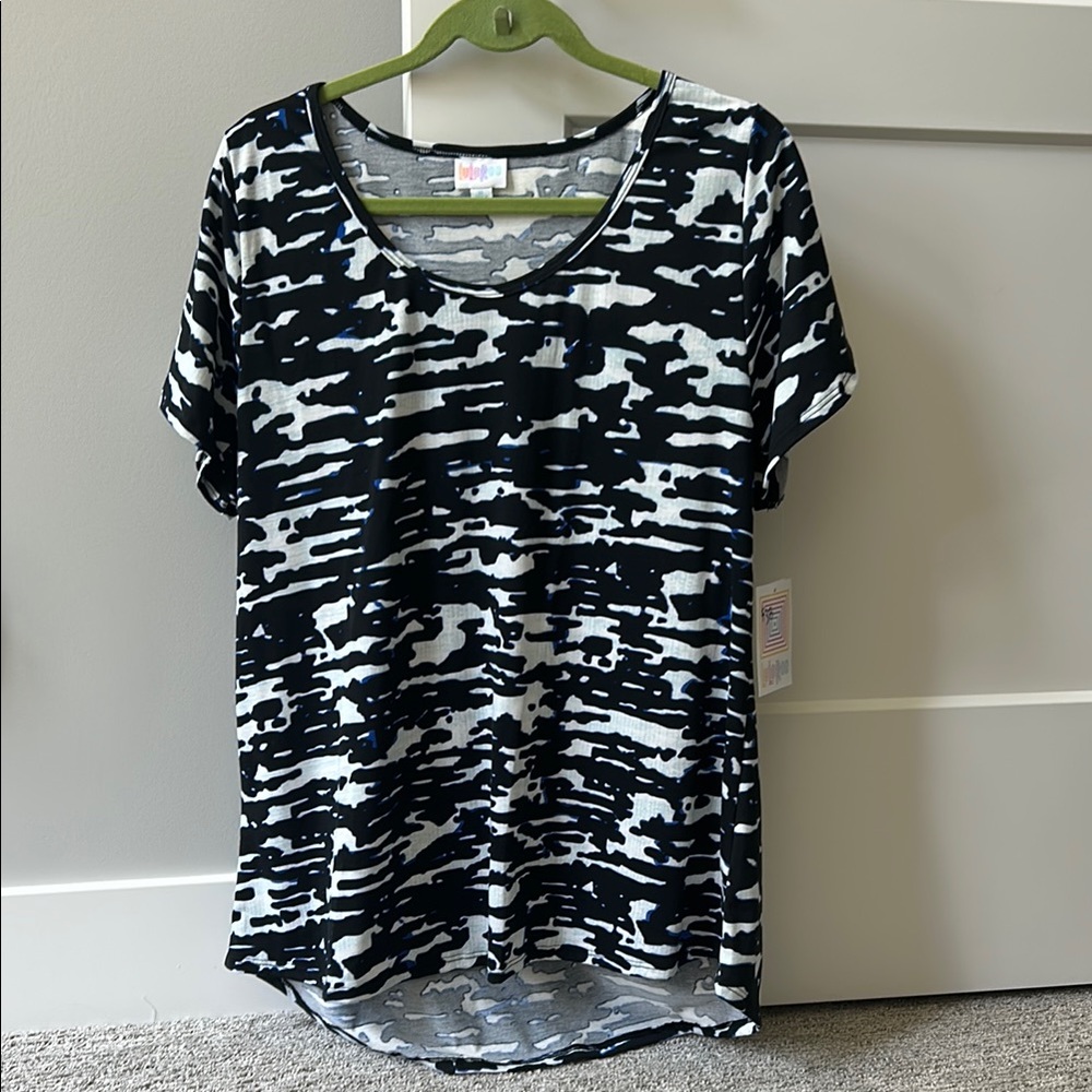 LuLaRoe Black and White Graphic Short Sleeve Tee